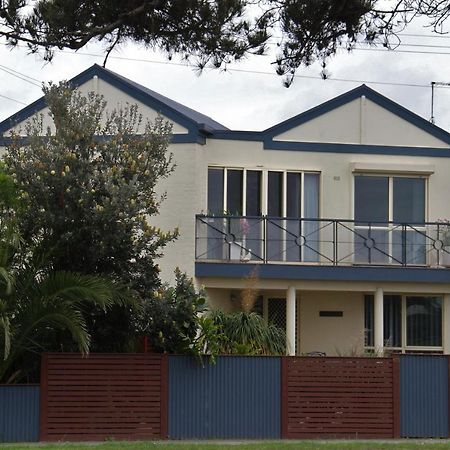 Sea Breeze On The Esplanade Villa Lakes Entrance Dış mekan fotoğraf