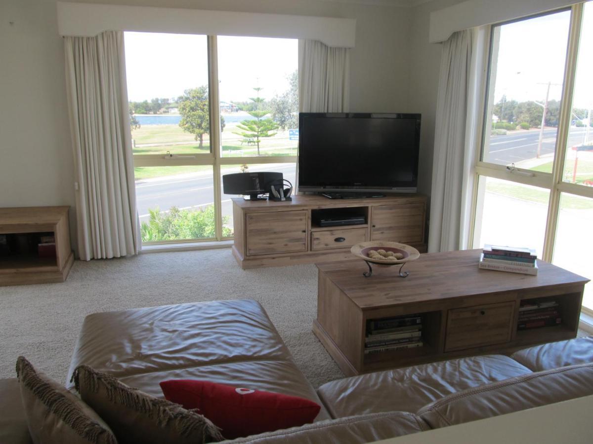 Sea Breeze On The Esplanade Villa Lakes Entrance Dış mekan fotoğraf