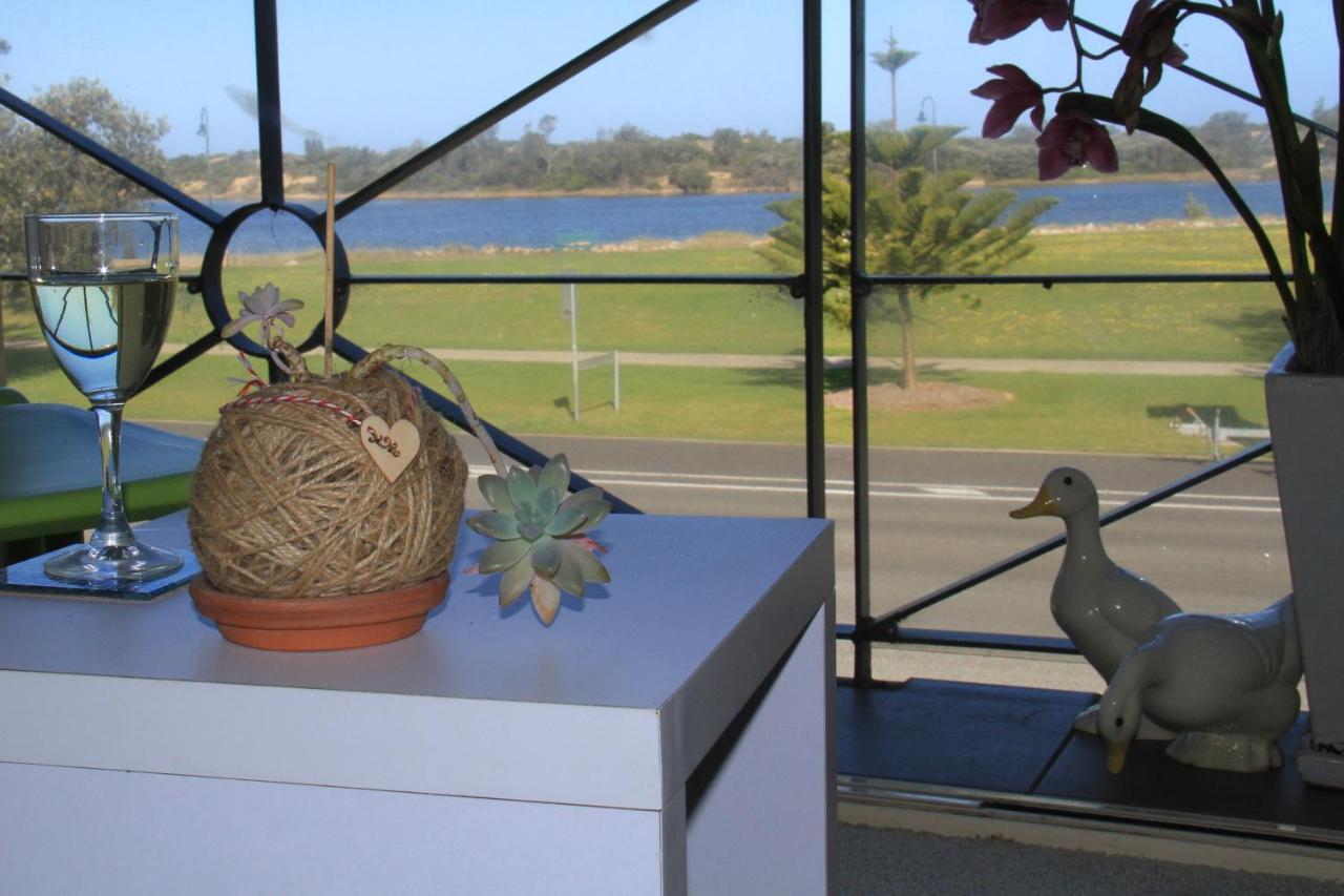 Sea Breeze On The Esplanade Villa Lakes Entrance Dış mekan fotoğraf