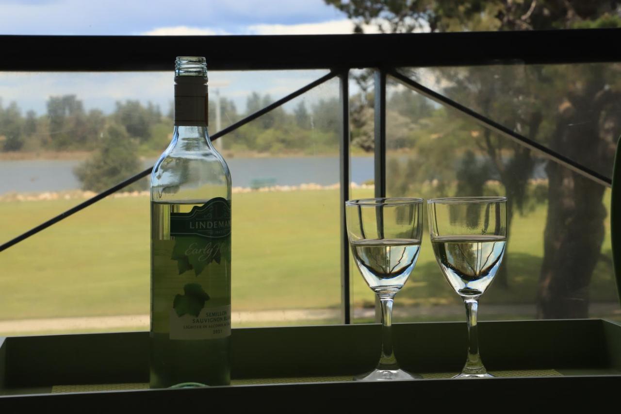 Sea Breeze On The Esplanade Villa Lakes Entrance Dış mekan fotoğraf